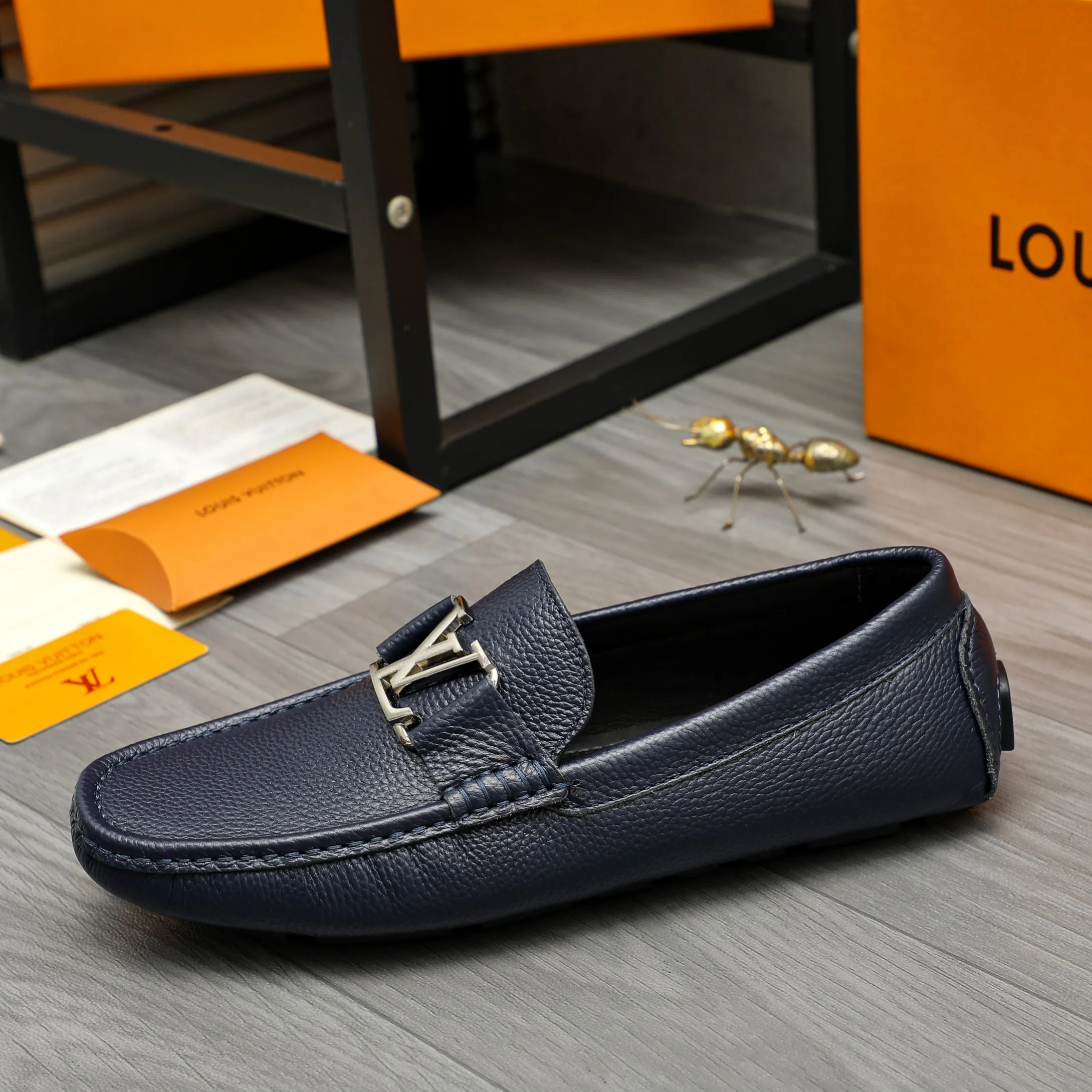 Men's shoes 💰420 Product trademark: LV "Louis Vuitton" casual slip-on shoes Regular size: 38-46 (45.46 custom-made, non-returnable) Product materials: Selected pebbled cowhide upper, sheepskin lining, original rubber outsole